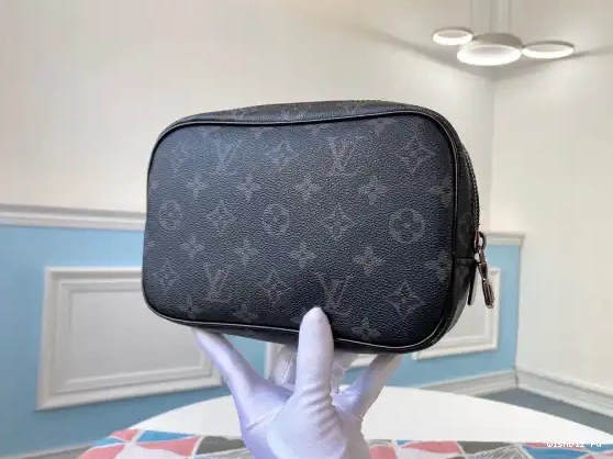 WIS LOUIS POUCH PM VUITTON TOILETRY 0701